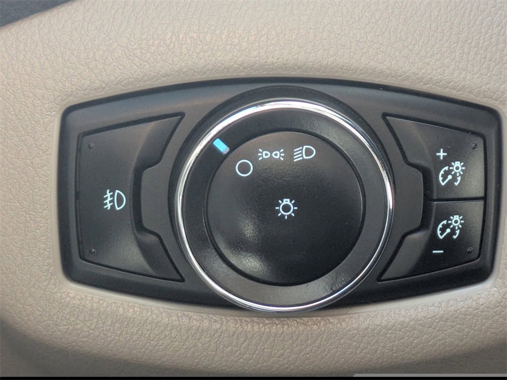 Used 2015 Ford Transit Connect XLT image 29