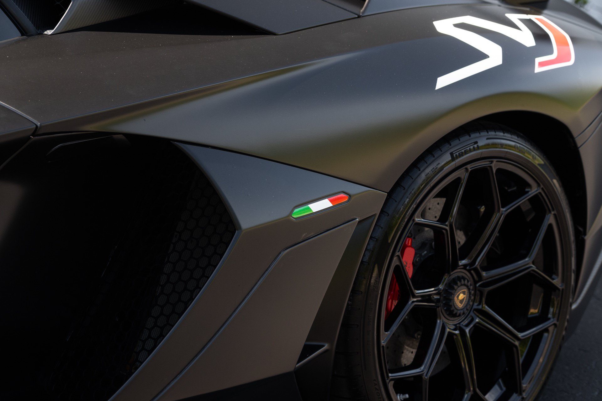 Used 2020 Lamborghini Aventador SVJ AWD/4WD image 36