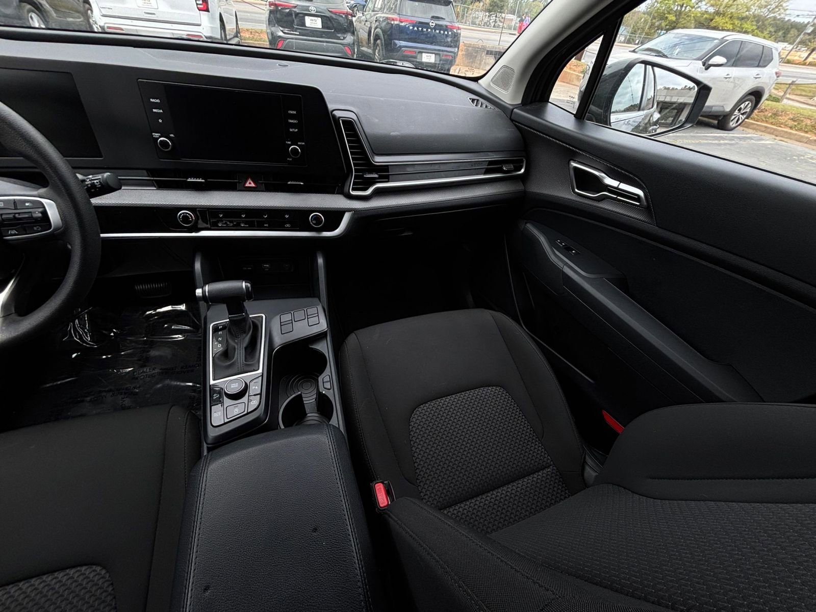 Used 2025 Kia Sportage LX image 34