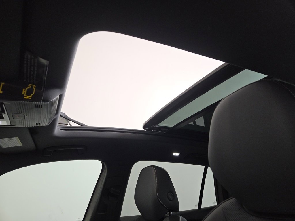 New 2026 Volkswagen Tiguan SE R-Line image 8