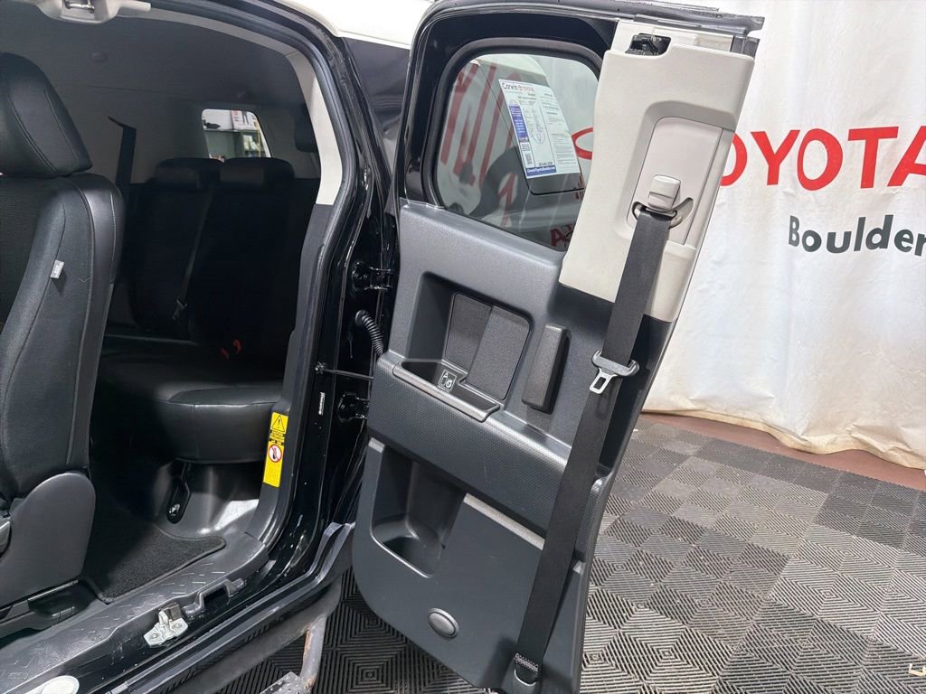 Used 2010 Toyota FJ Cruiser 4WD image 17