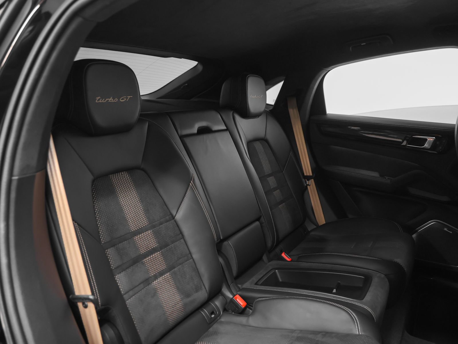 Certified 2022 Porsche Cayenne Turbo GT image 39