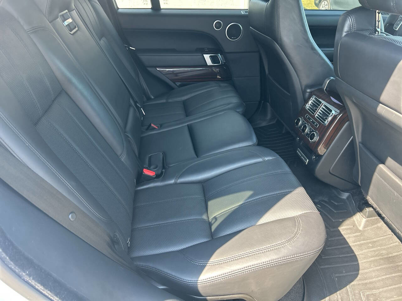 Used 2015 Land Rover Range Rover Supercharged image 19