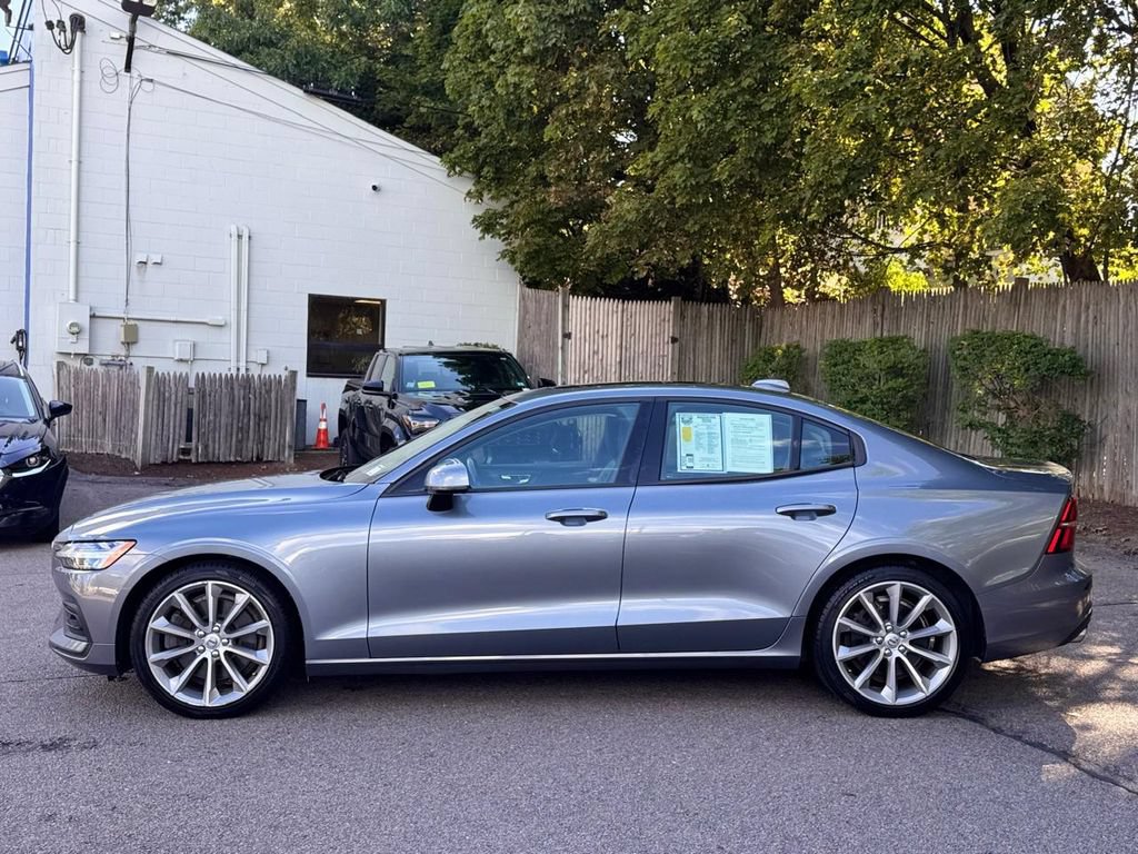 Used 2021 Volvo S60 T6 Momentum AWD/4WD image 3