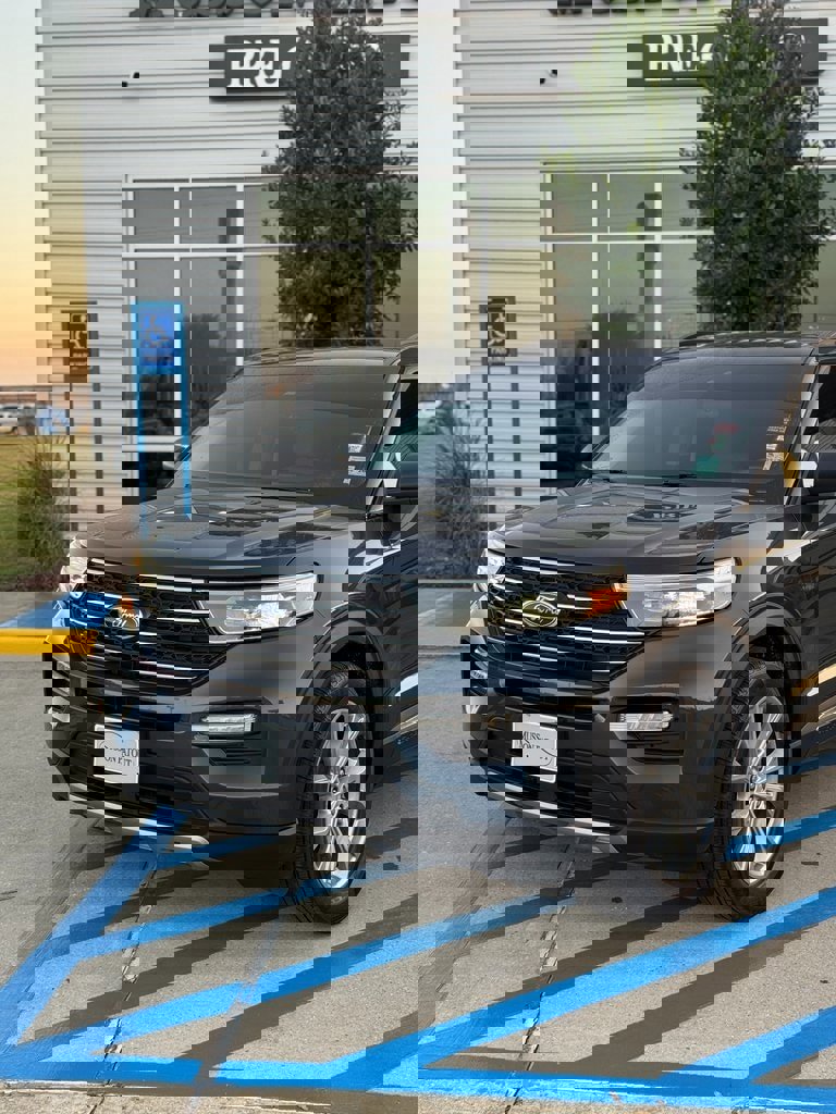 Used 2023 Ford Explorer XLT w/ Equipment Group 202A image 2