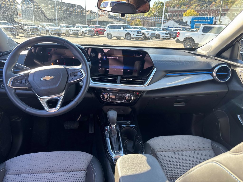 Used 2024 Chevrolet Trax LT w/ LT Convenience Package FWD image 19
