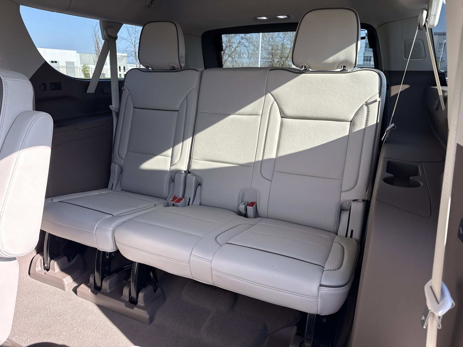 Used 2024 GMC Yukon XL Denali w/ Advanced Technology Package AWD/4WD image 23