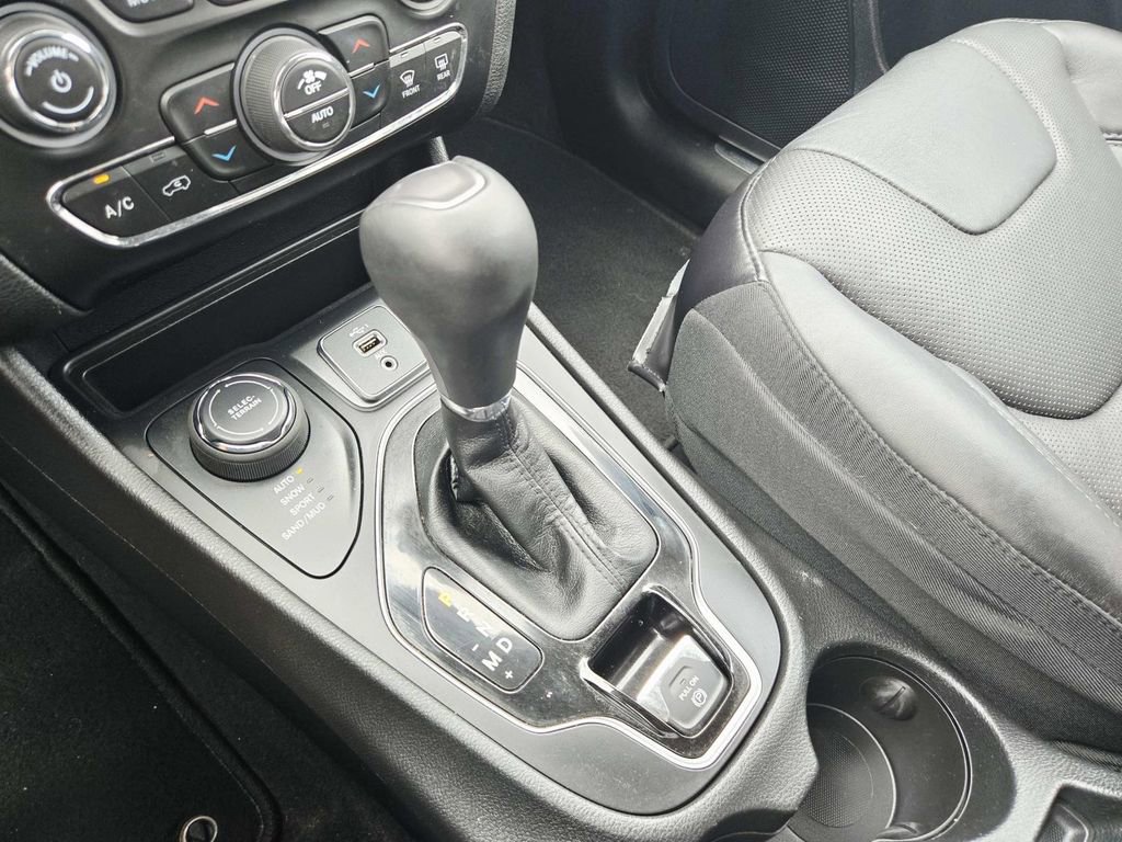 Used 2021 Jeep Cherokee Limited w/ Elite Package image 30