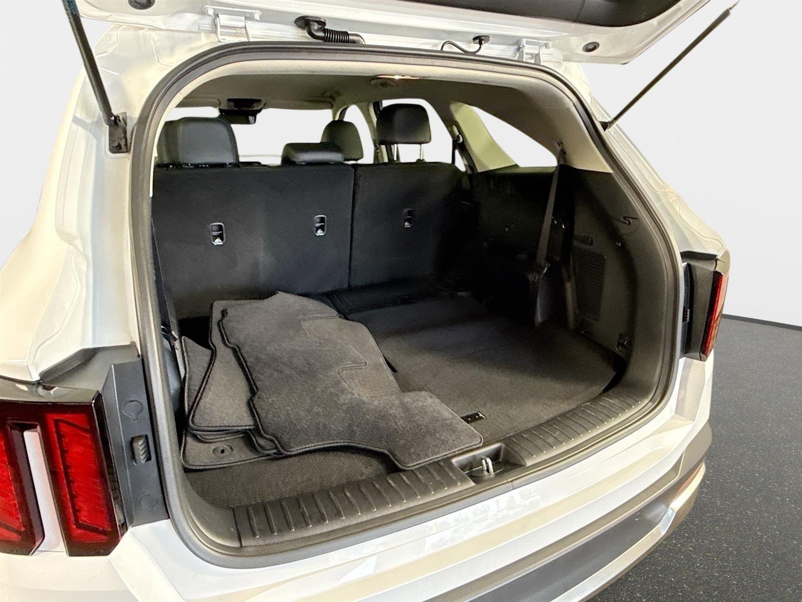 Certified 2025 Kia Sorento S FWD image 25