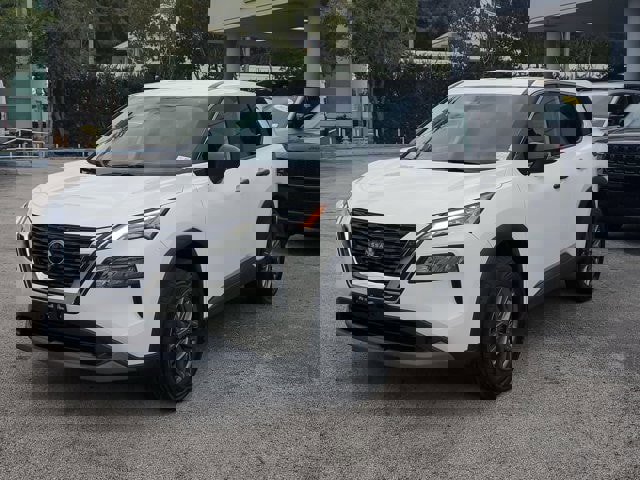 Used 2023 Nissan Rogue S image 3