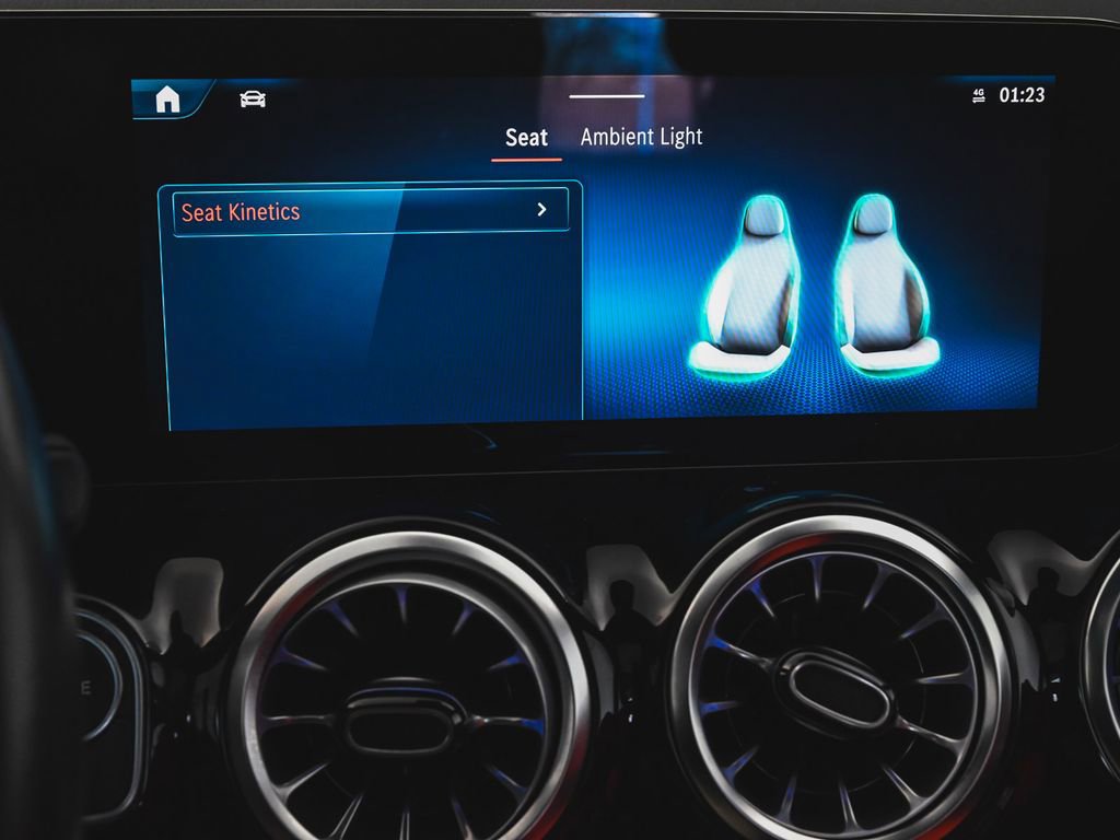 Used 2024 Mercedes-Benz GLA 35 AMG 4MATIC image 18