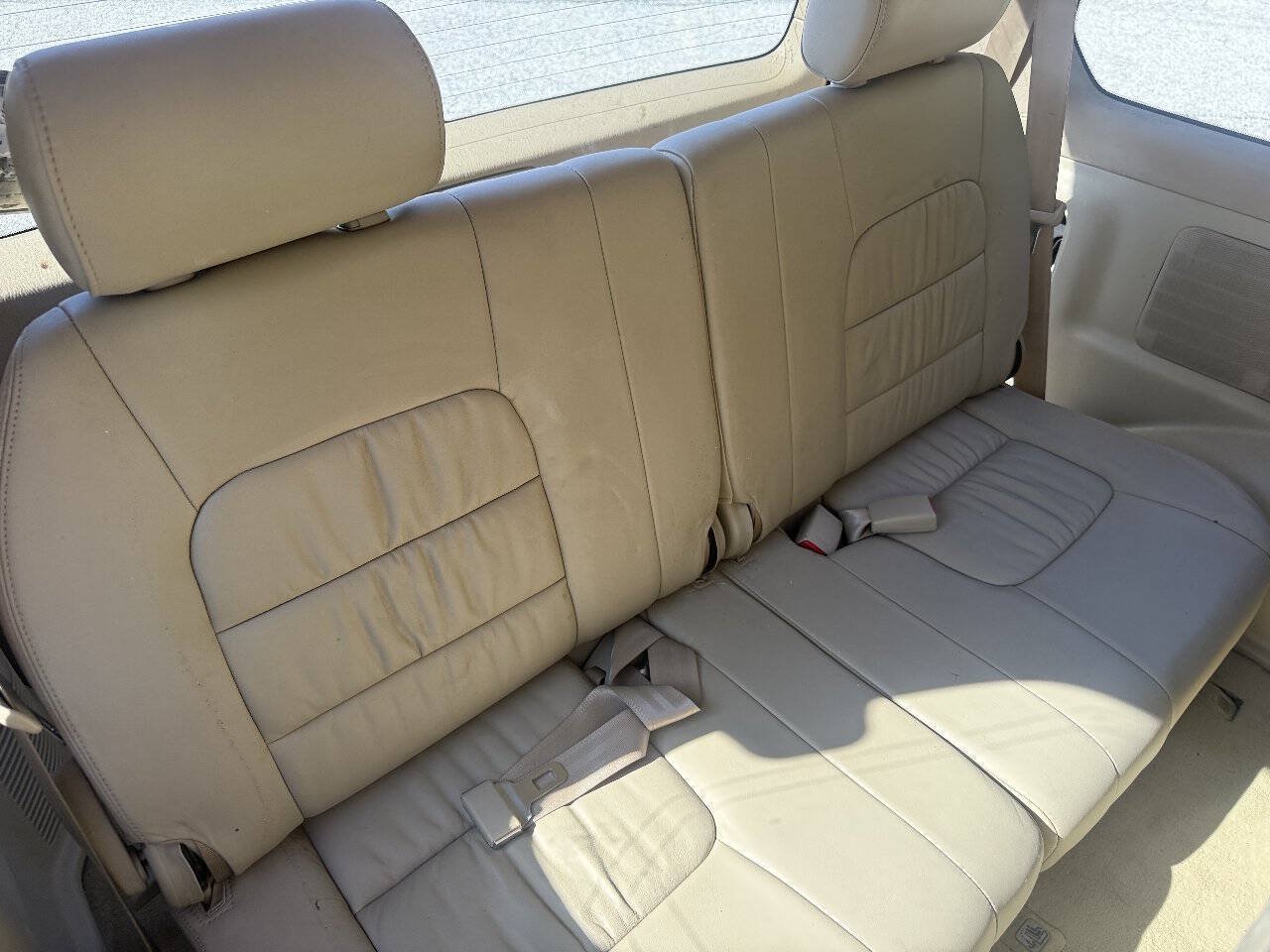 Used 2005 Lexus LX 470 4WD w/ Preferred Accessory Pkg image 18