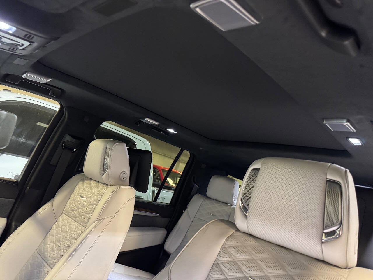 Used 2025 Cadillac Escalade ESV Sport Platinum w/ LPO, ONYX Package image 15