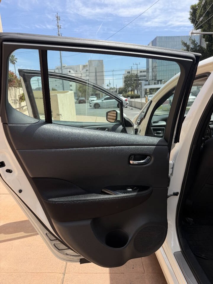 Used 2018 Nissan Leaf SV w/ SV All Weather Package FWD image 23