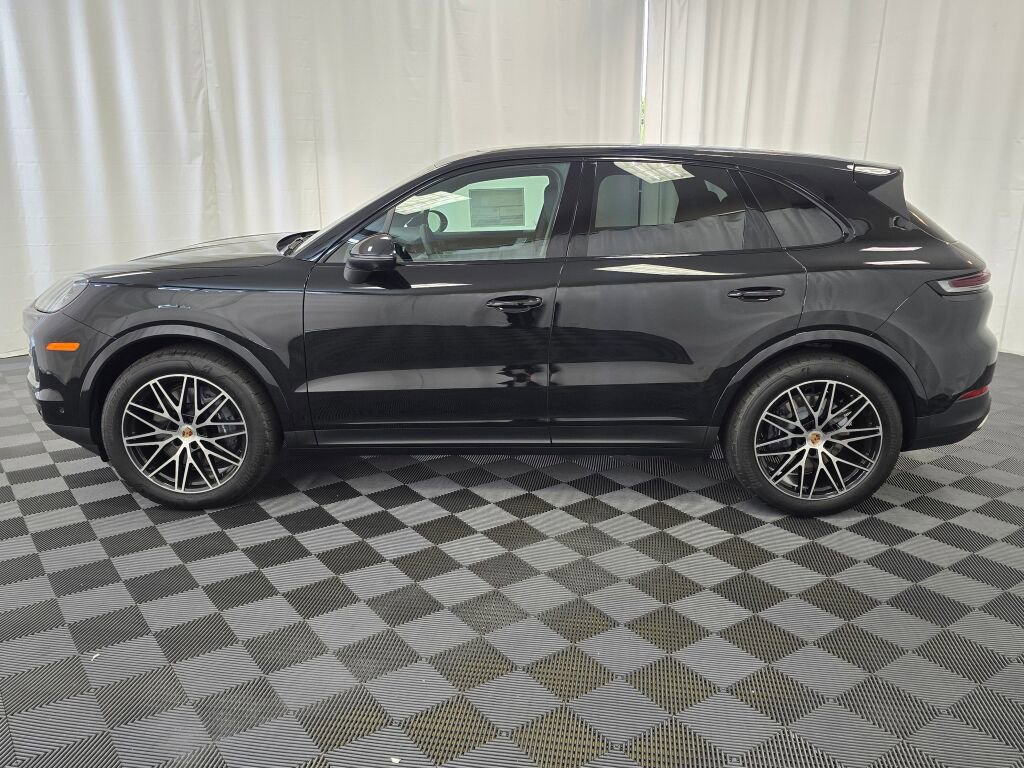 Certified 2025 Porsche Cayenne image 2