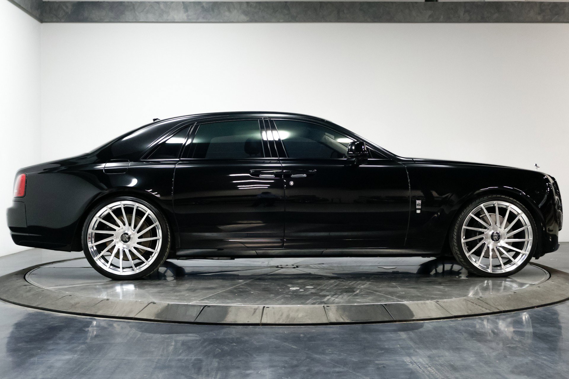 Used 2015 Rolls-Royce Ghost image 18
