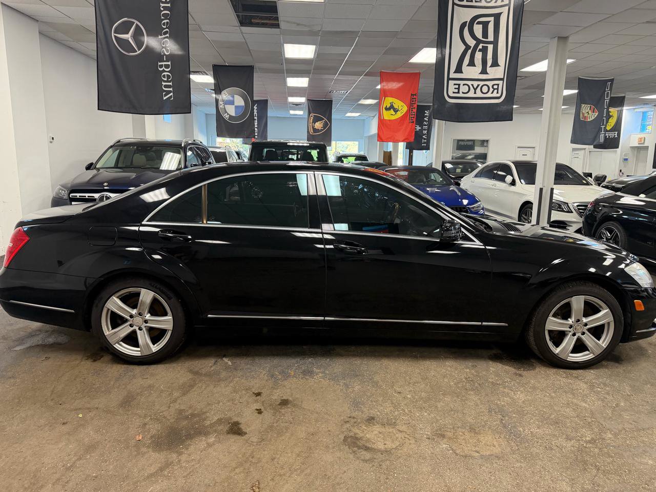 Used 2010 Mercedes-Benz S 550 4MATIC image 5