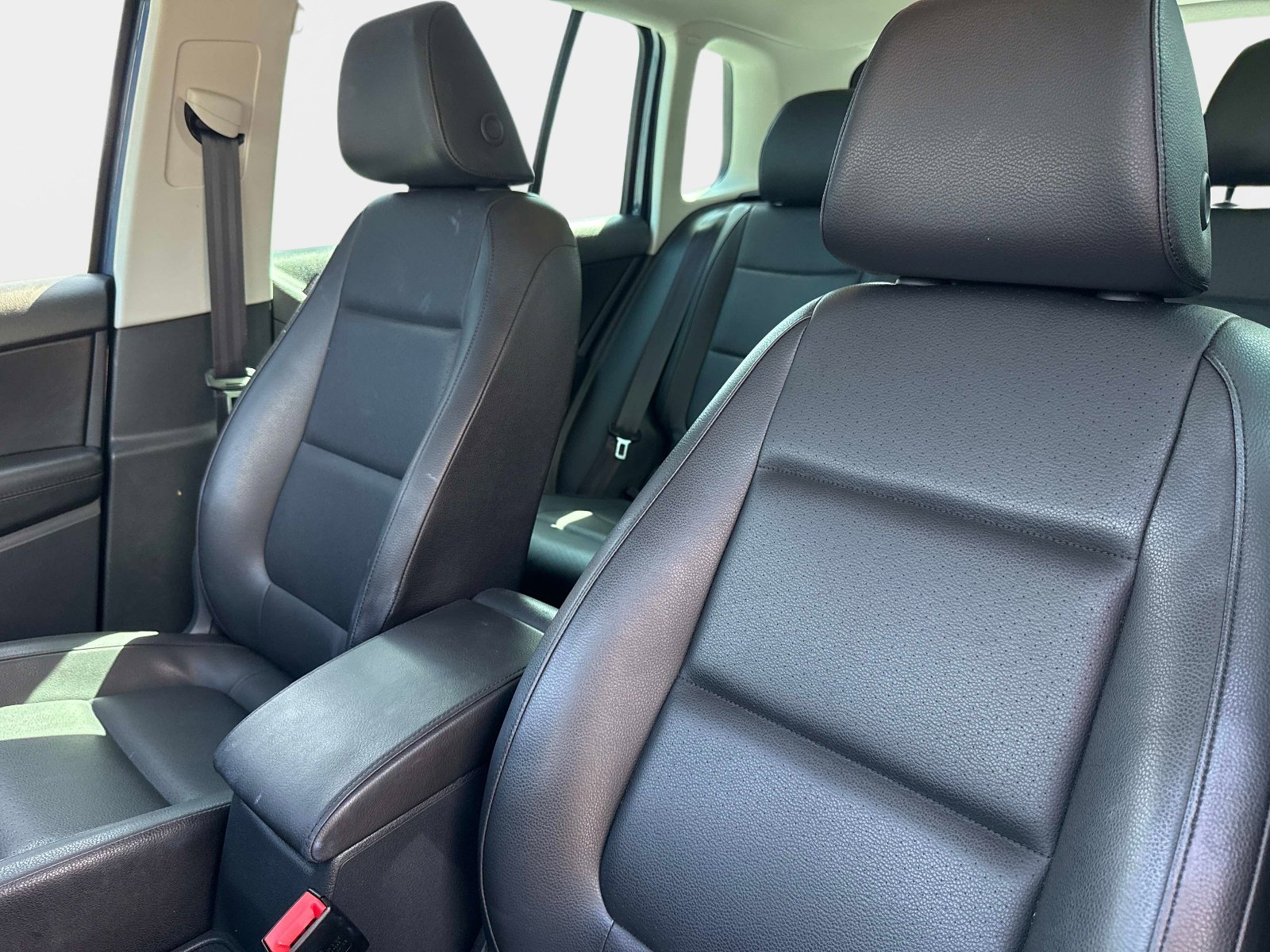 Used 2012 Volkswagen Tiguan LE FWD image 22