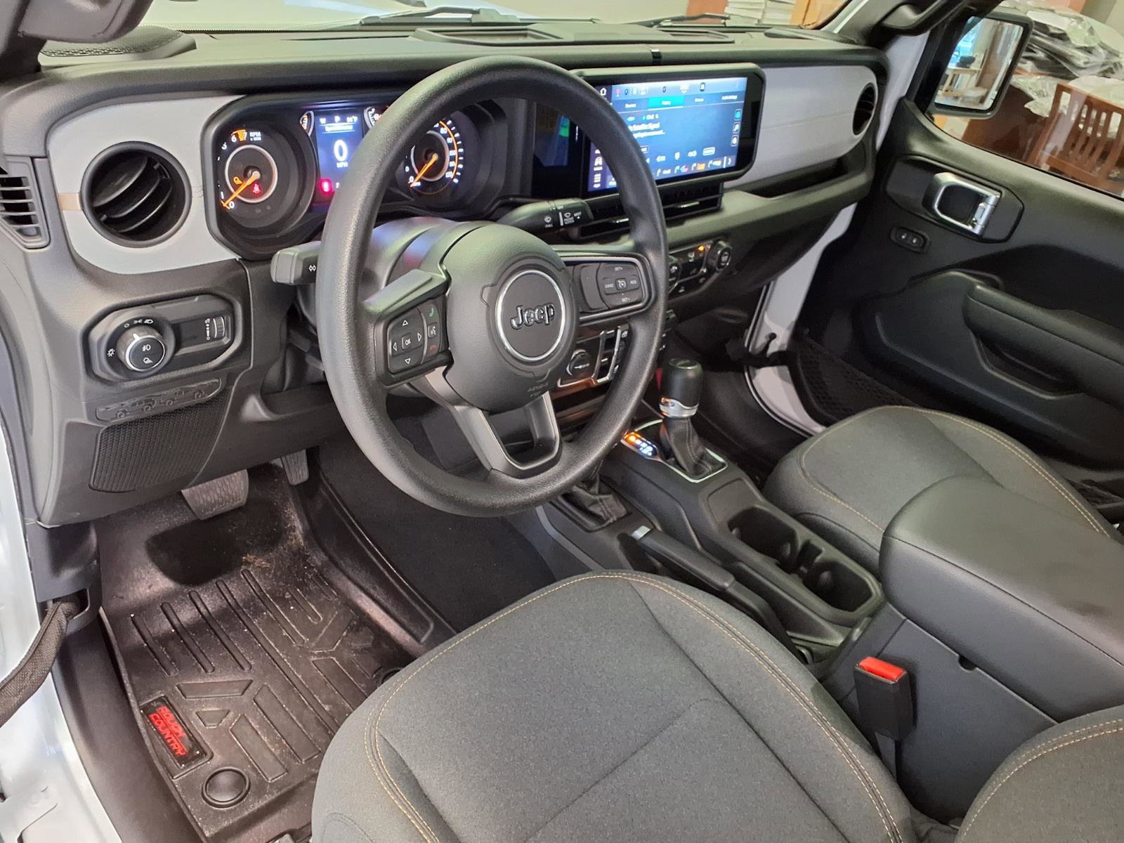 Used 2025 Jeep Gladiator Sport AWD/4WD image 19