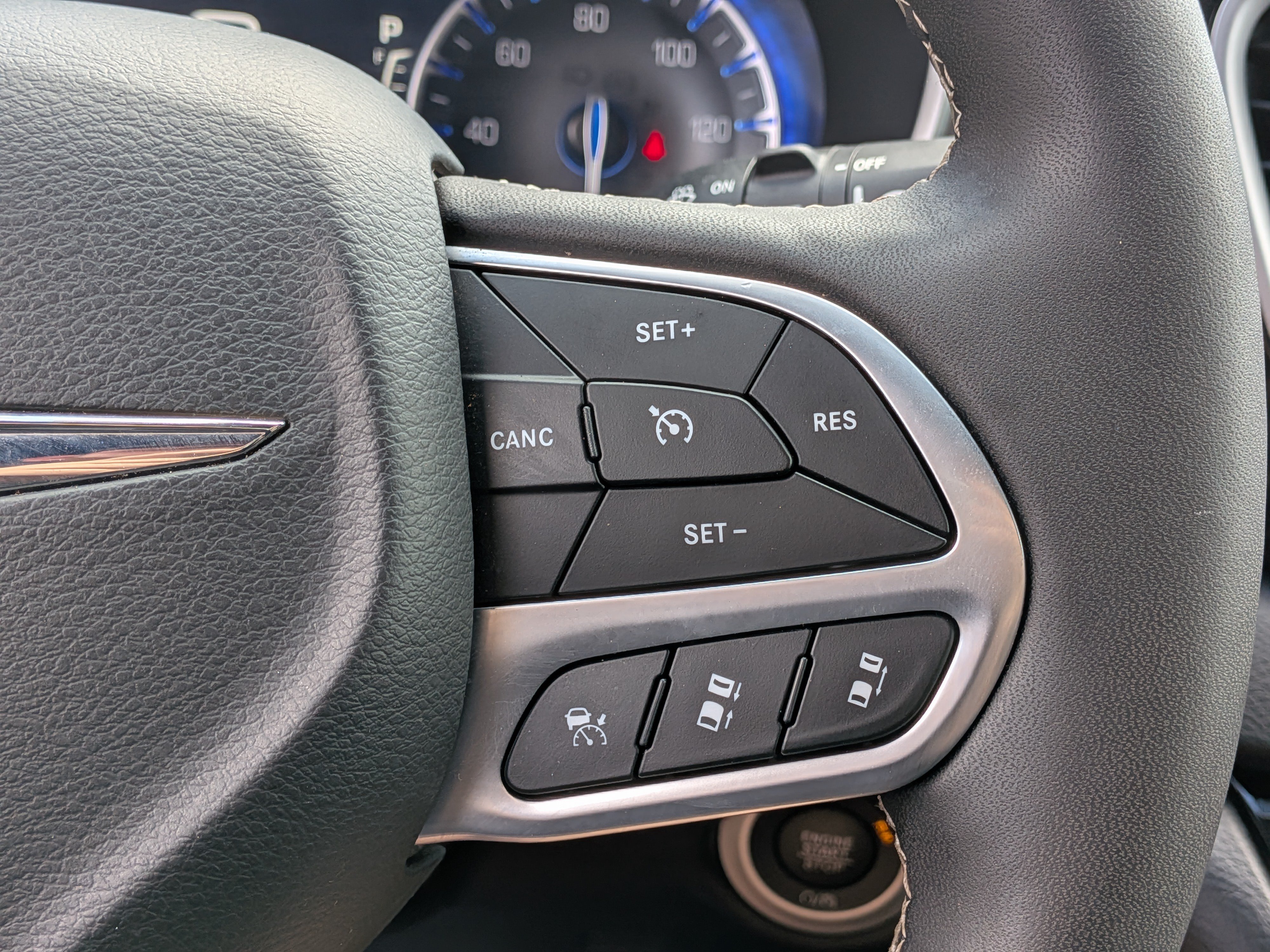 Used 2025 Chrysler Pacifica Select FWD image 27