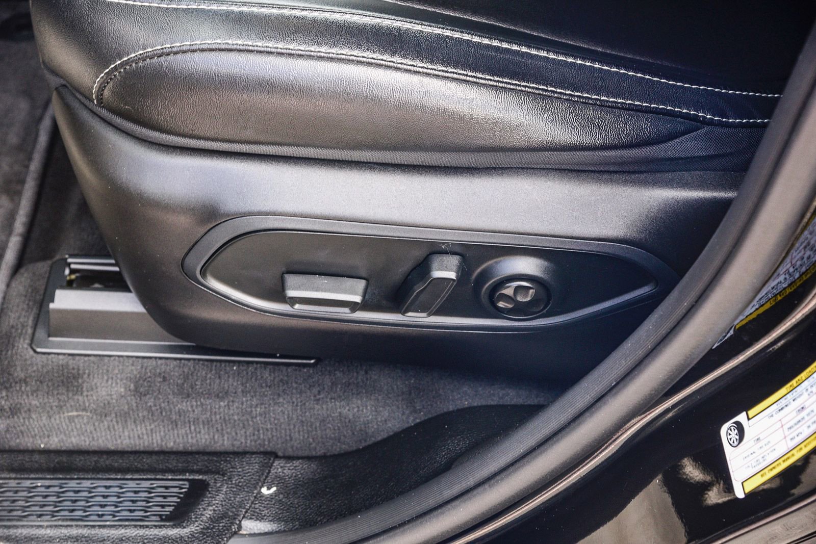 Used 2023 Jeep Grand Cherokee Limited w/ Black Appearance Package image 22