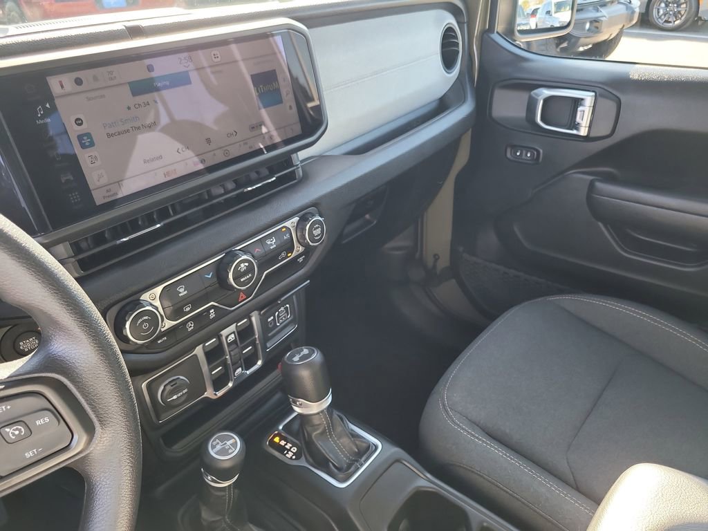 Used 2025 Jeep Wrangler Sport image 18