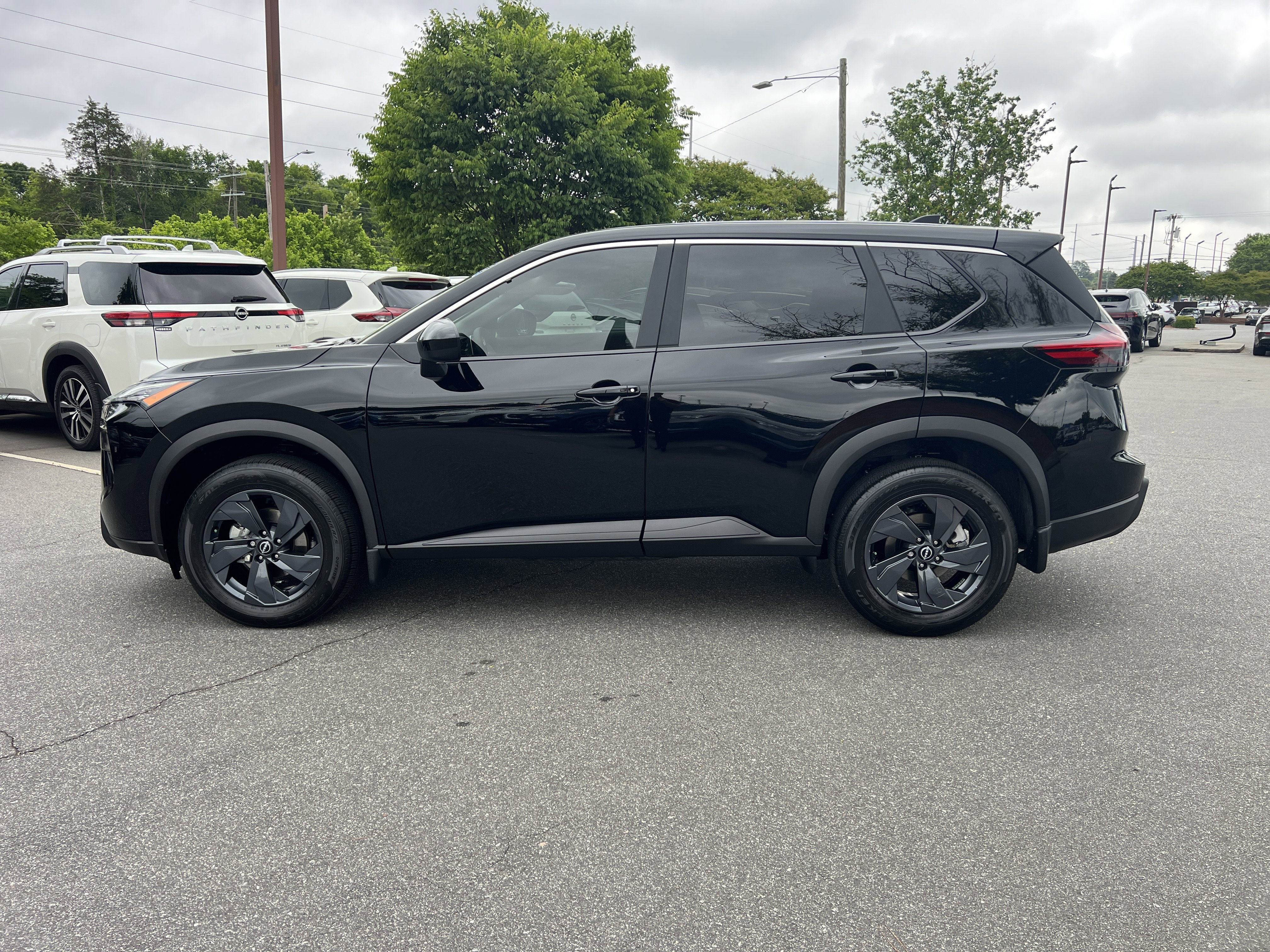 Certified 2026 Nissan Rogue SV FWD image 34