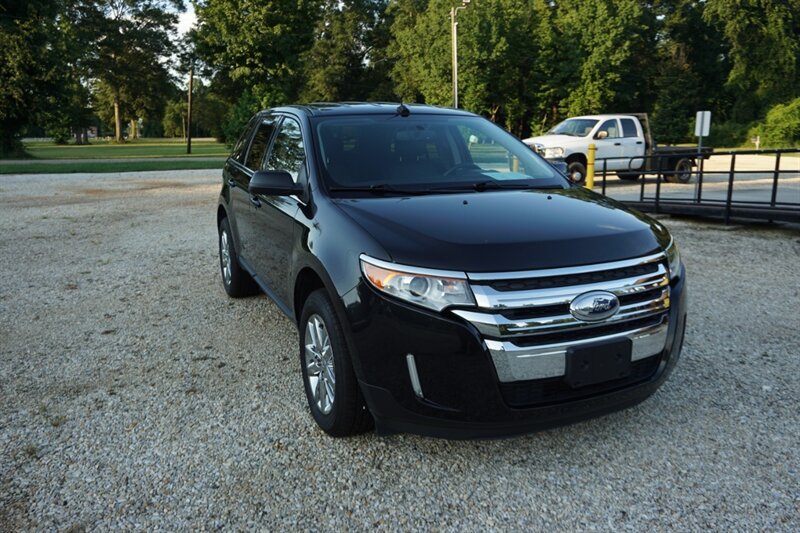 Used 2012 Ford Edge Limited w/ Driver Entry Pkg FWD image 3