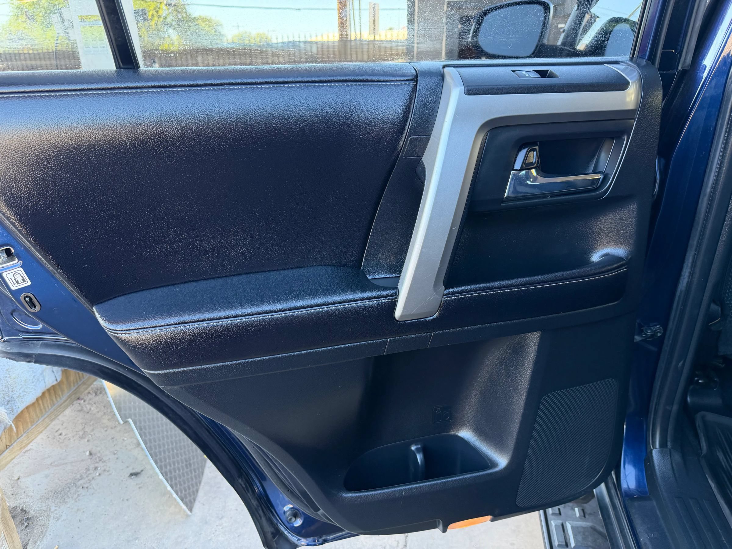 Used 2017 Toyota 4Runner SR5 AWD/4WD image 12