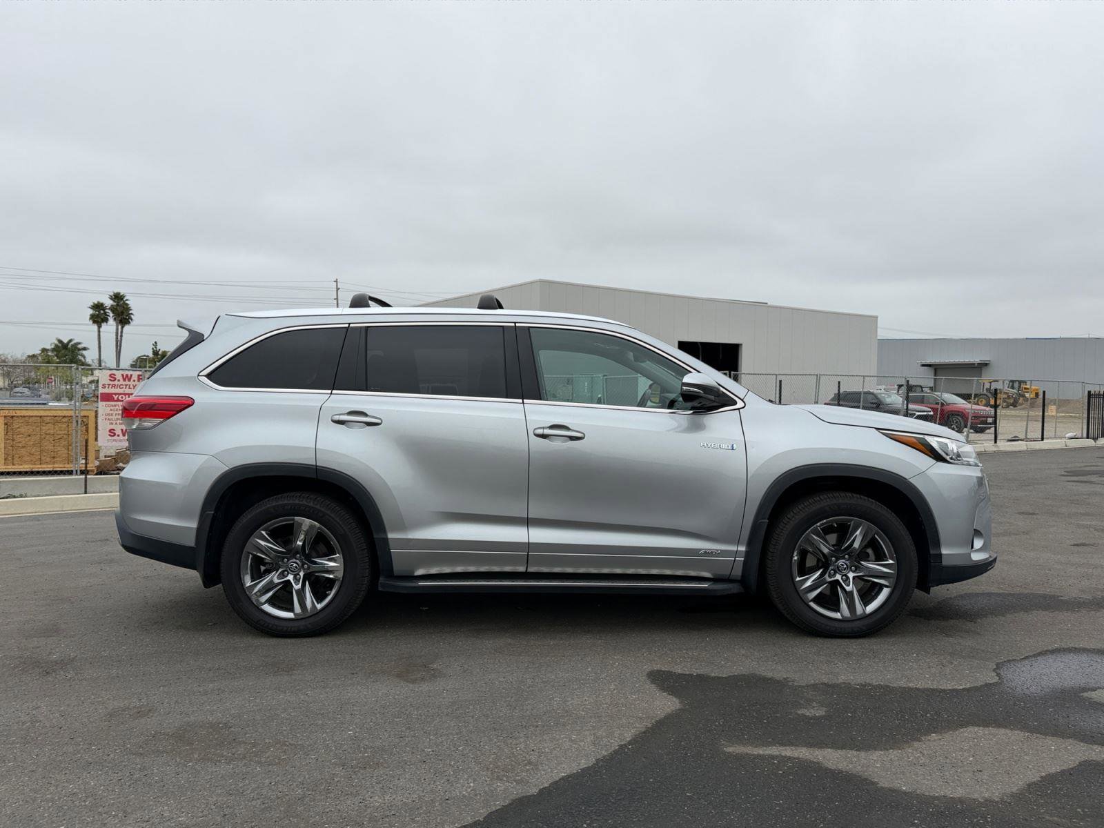 Used 2017 Toyota Highlander Limited Platinum image 22
