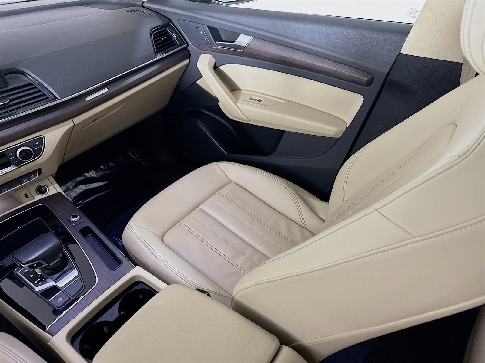 Used 2023 Audi Q5 2.0T Premium w/ Convenience Package image 23