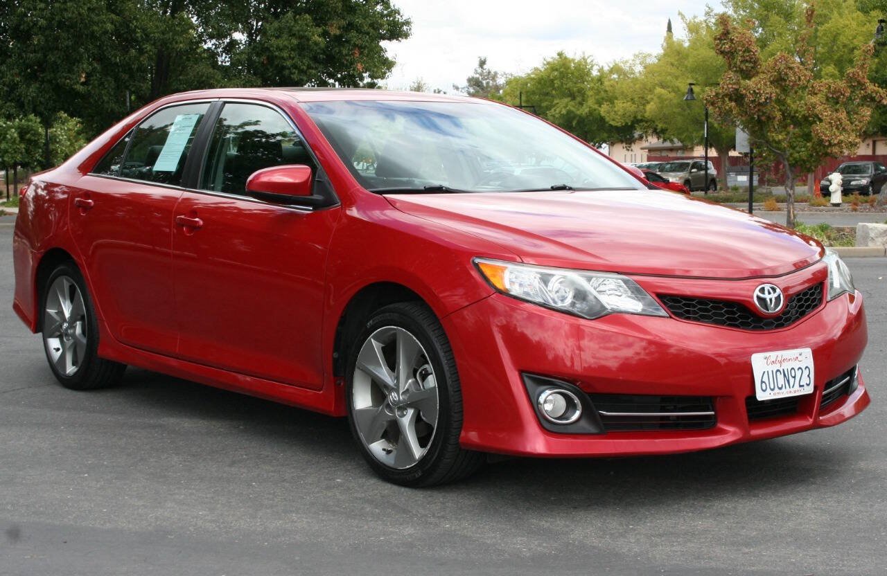 Used 2012 Toyota Camry SE w/ Leather Pkg