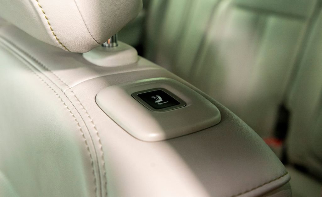 Used 2023 Jeep Wagoneer L Series II image 12