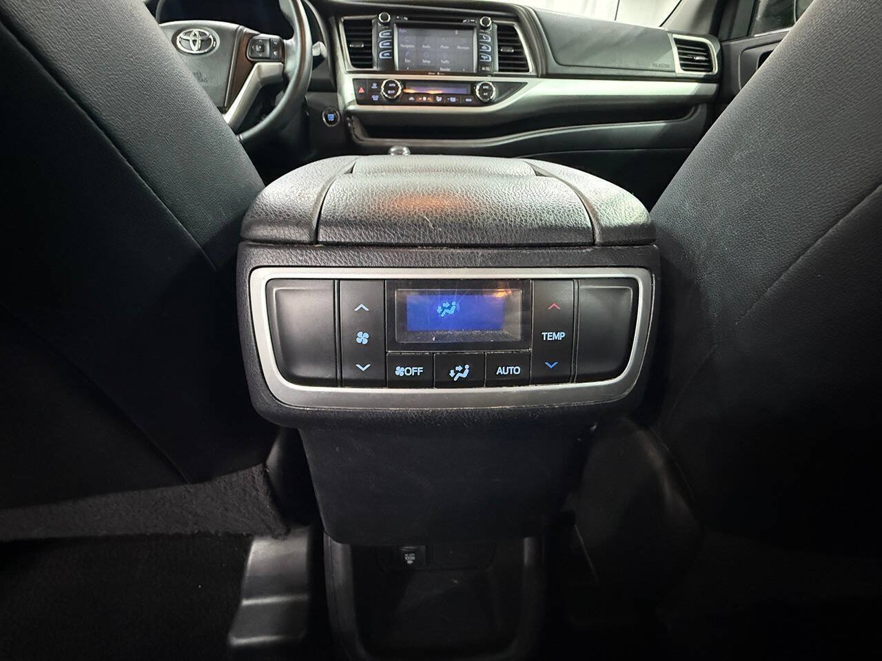 Used 2014 Toyota Highlander XLE AWD/4WD image 25