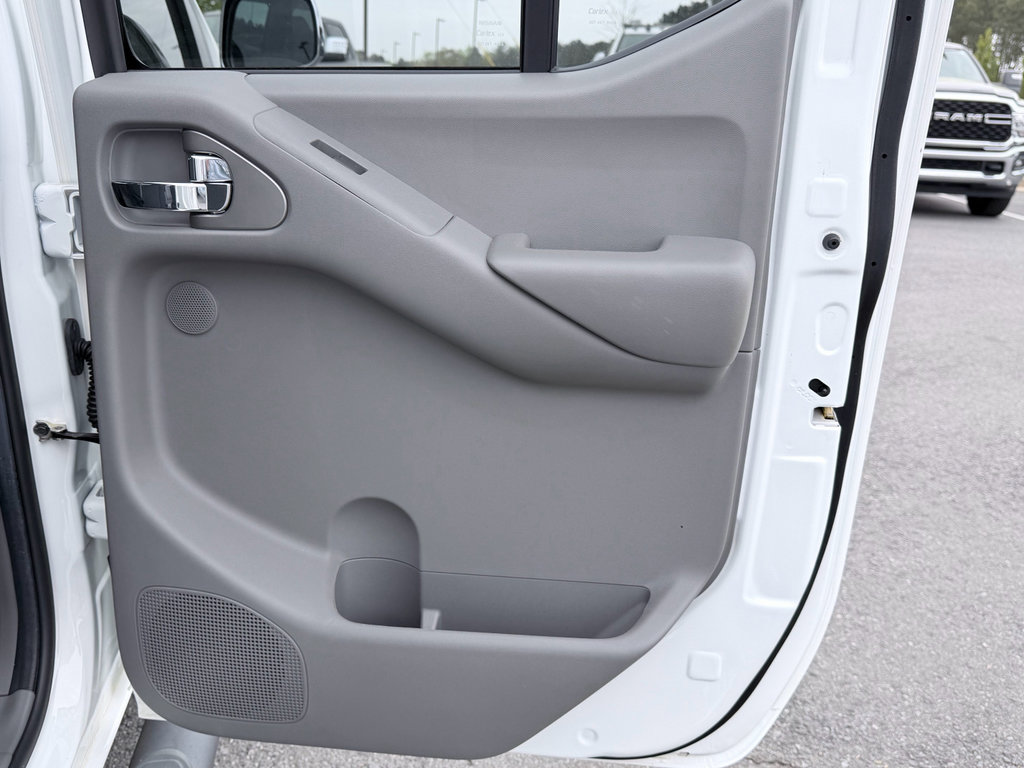 Used 2017 Nissan Frontier SL image 32