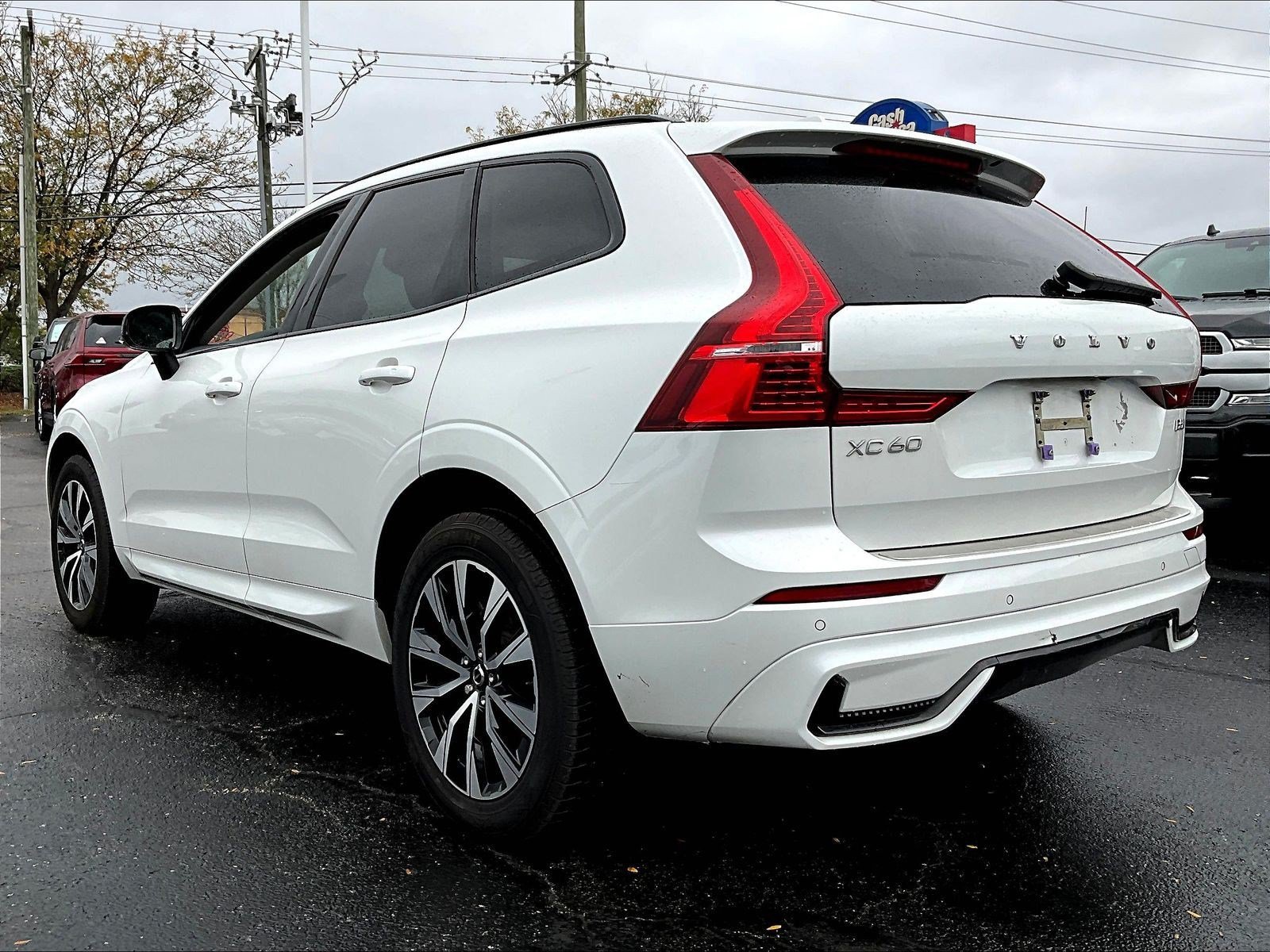Used 2024 Volvo XC60 B5 Core w/ Protection Package Premier AWD/4WD image 4