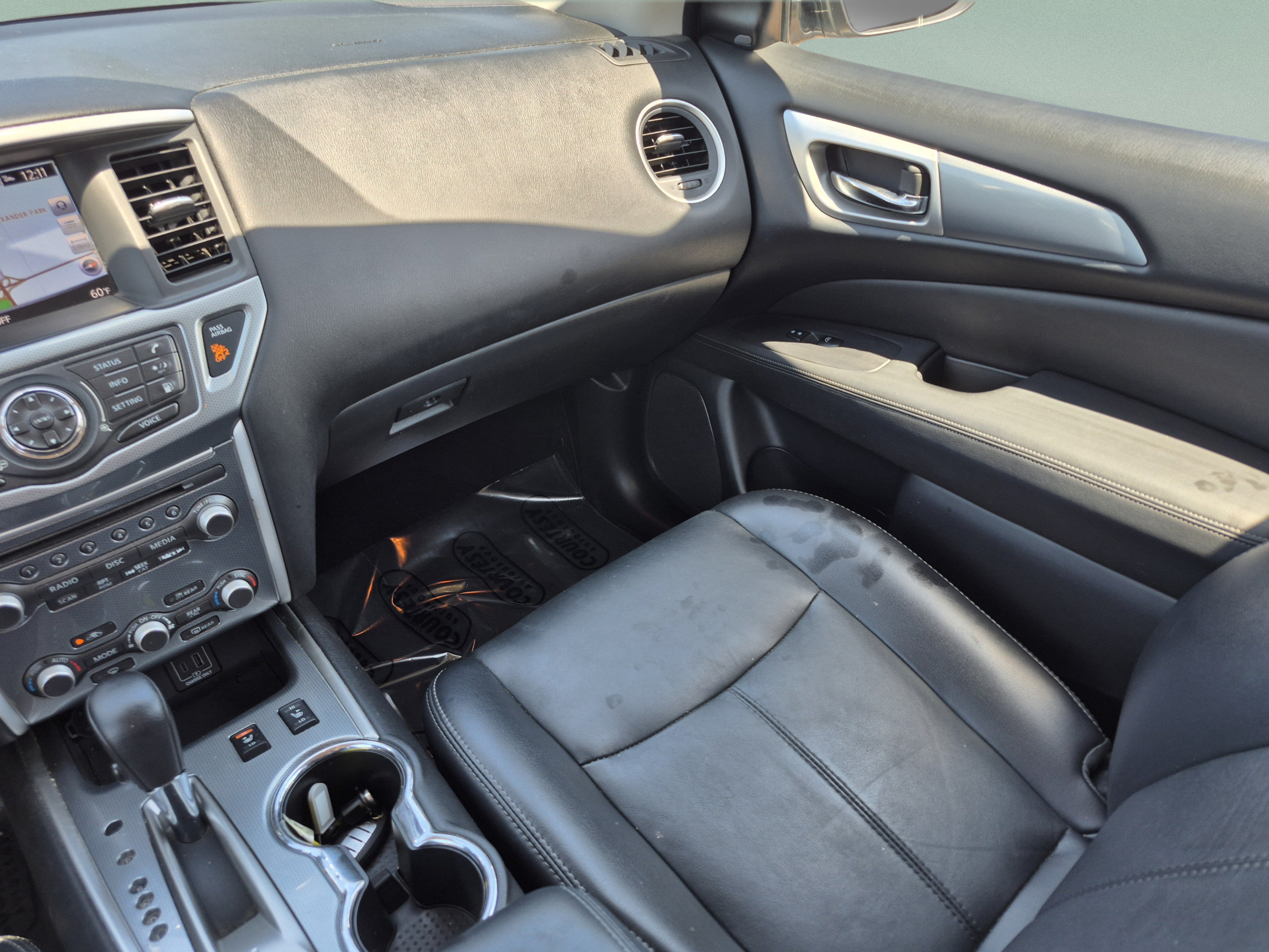 Used 2019 Nissan Pathfinder SL FWD image 14