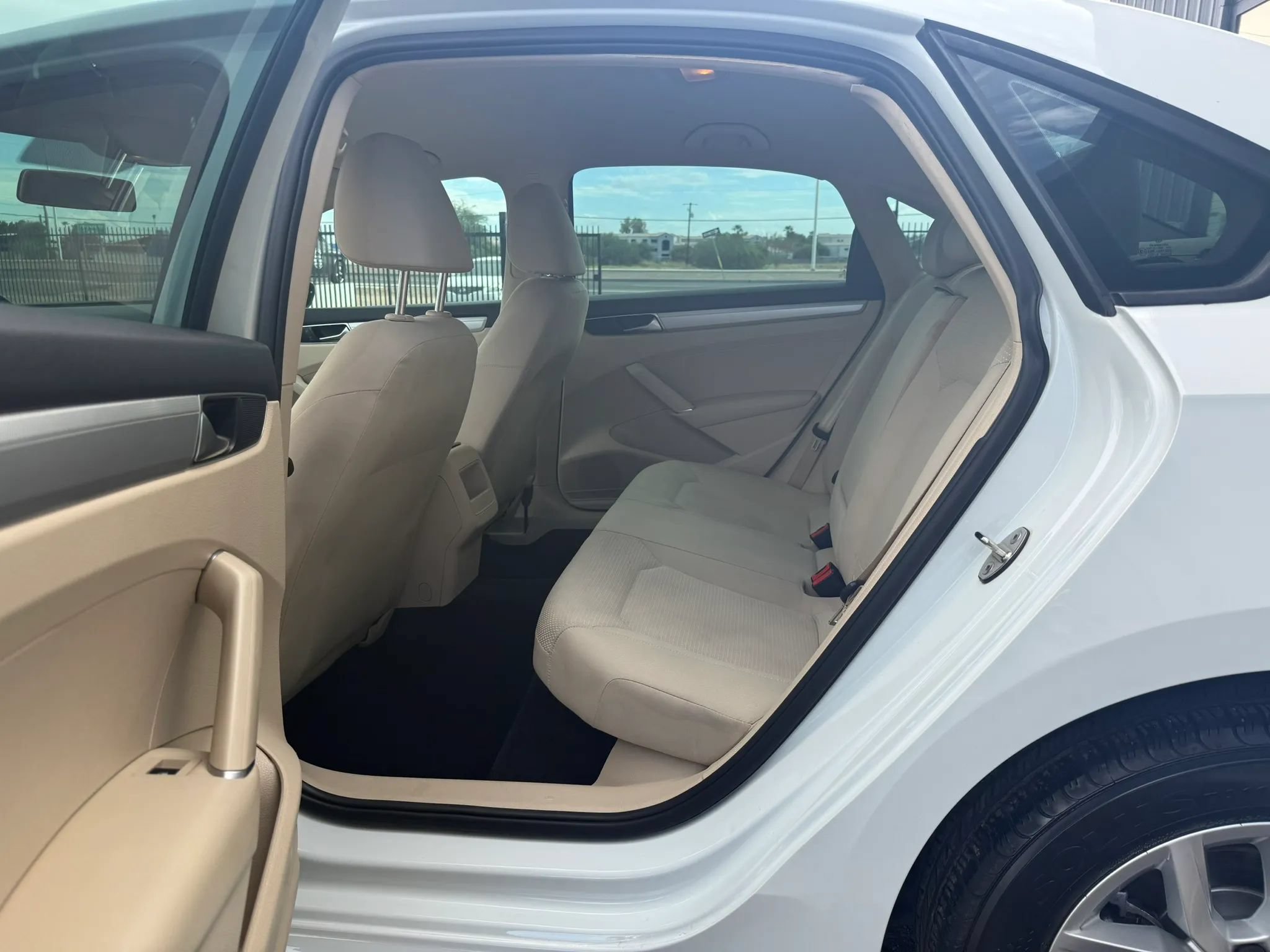 Used 2018 Volkswagen Passat 2.0T S FWD image 19