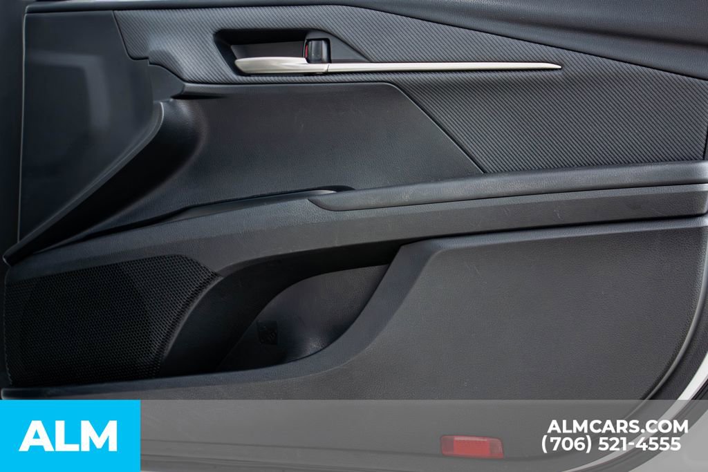 Used 2025 Toyota Camry SE image 29