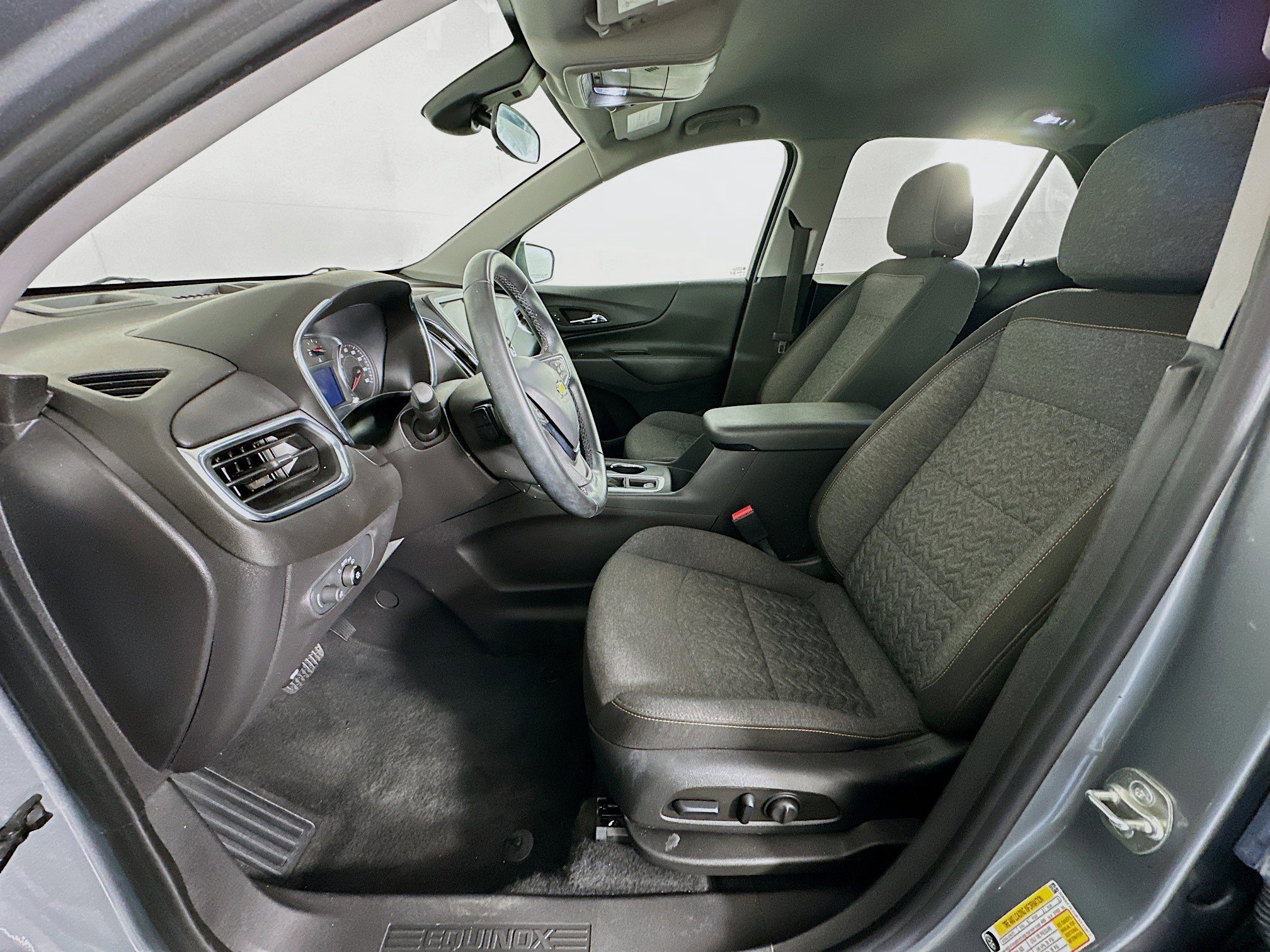 Used 2023 Chevrolet Equinox LT w/ Driver Convenience Package image 13