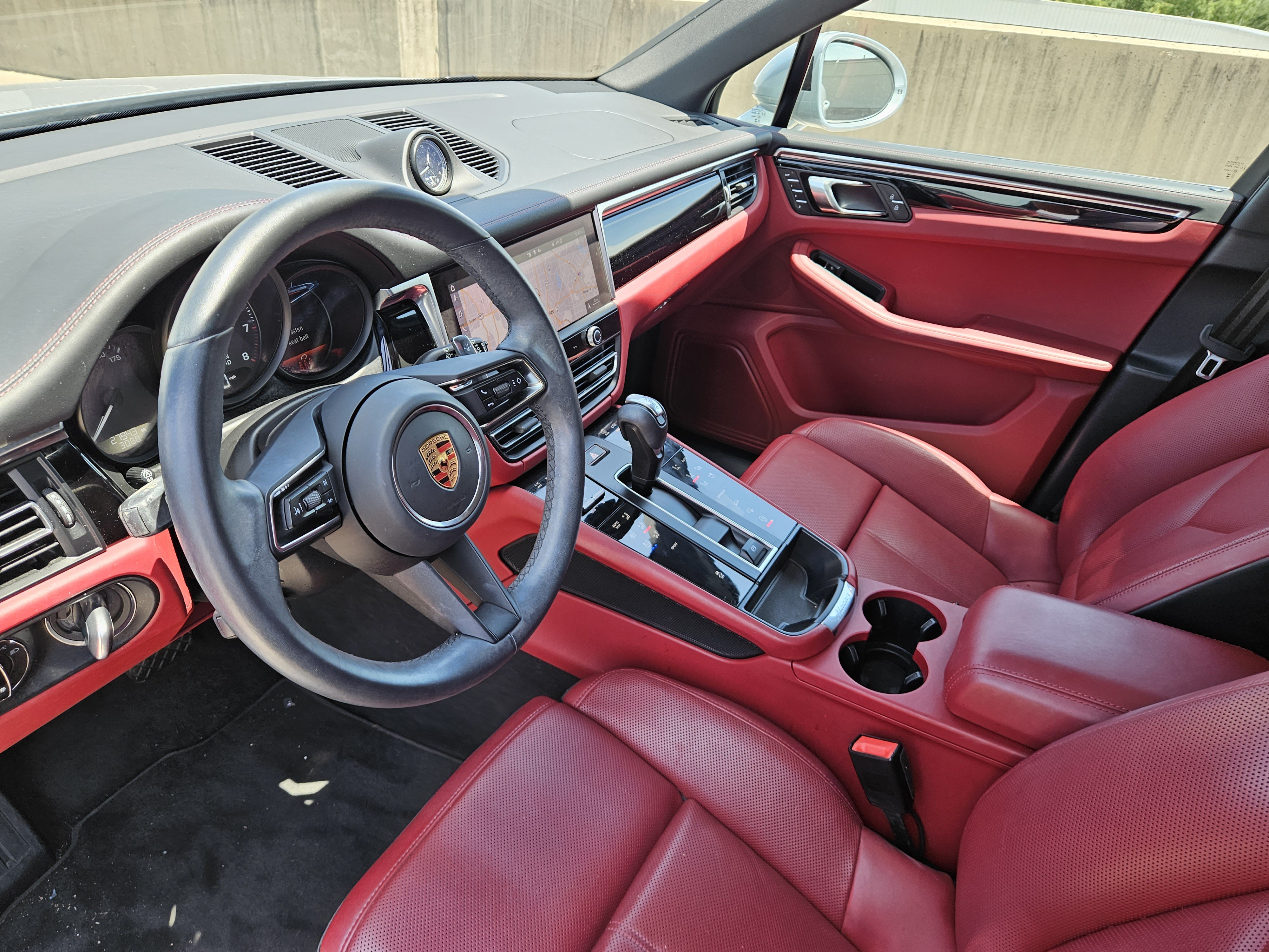 Certified 2023 Porsche Macan AWD/4WD image 4