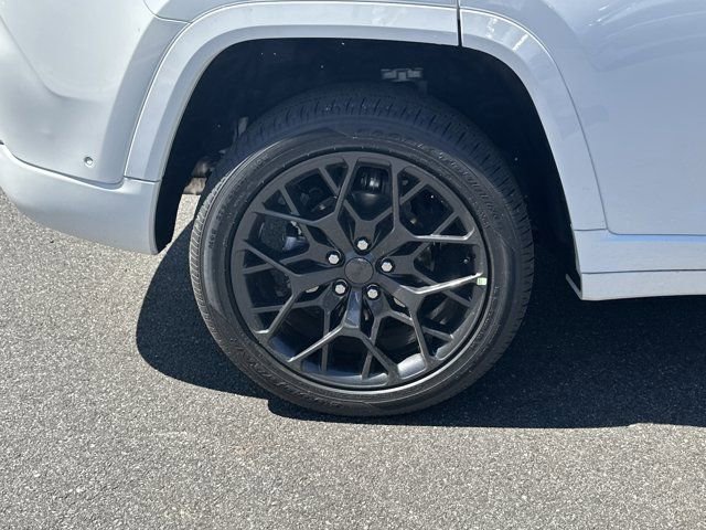 New 2026 Jeep Grand Cherokee Summit image 19