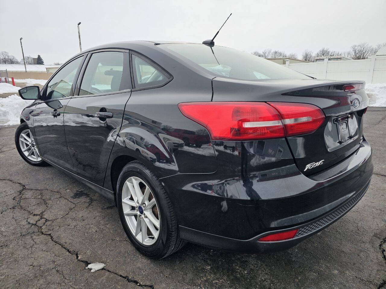 Used 2016 Ford Focus SE FWD image 8