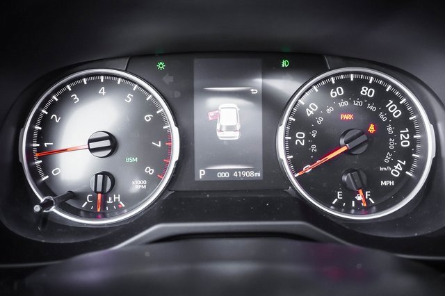 Used 2021 Toyota RAV4 XLE Premium image 14