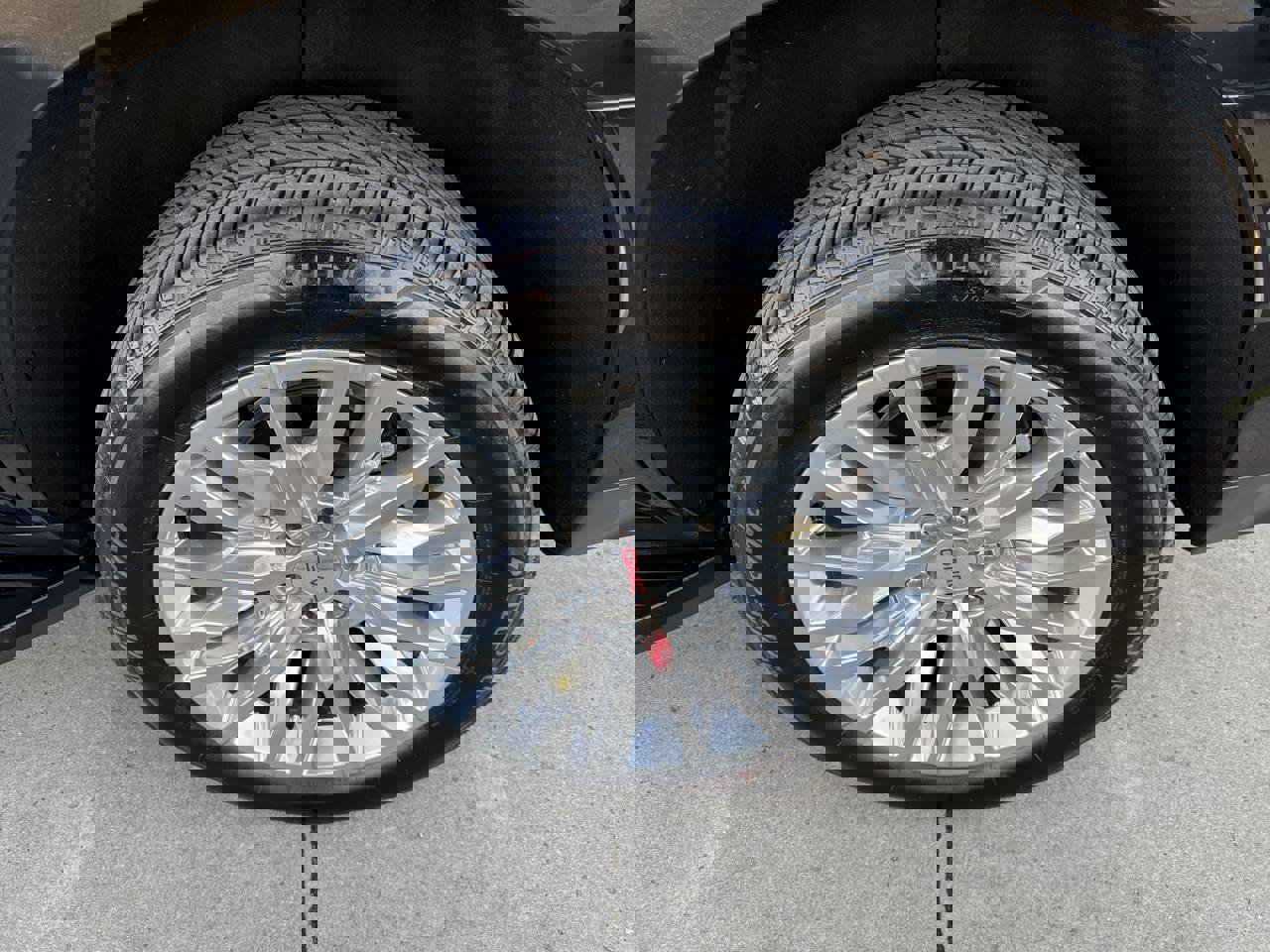 Used 2024 GMC Yukon SLT w/ SLT Luxury Package image 51