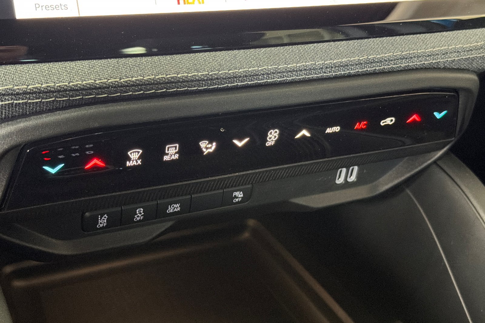 New 2026 Jeep Cherokee Laredo AWD/4WD image 18