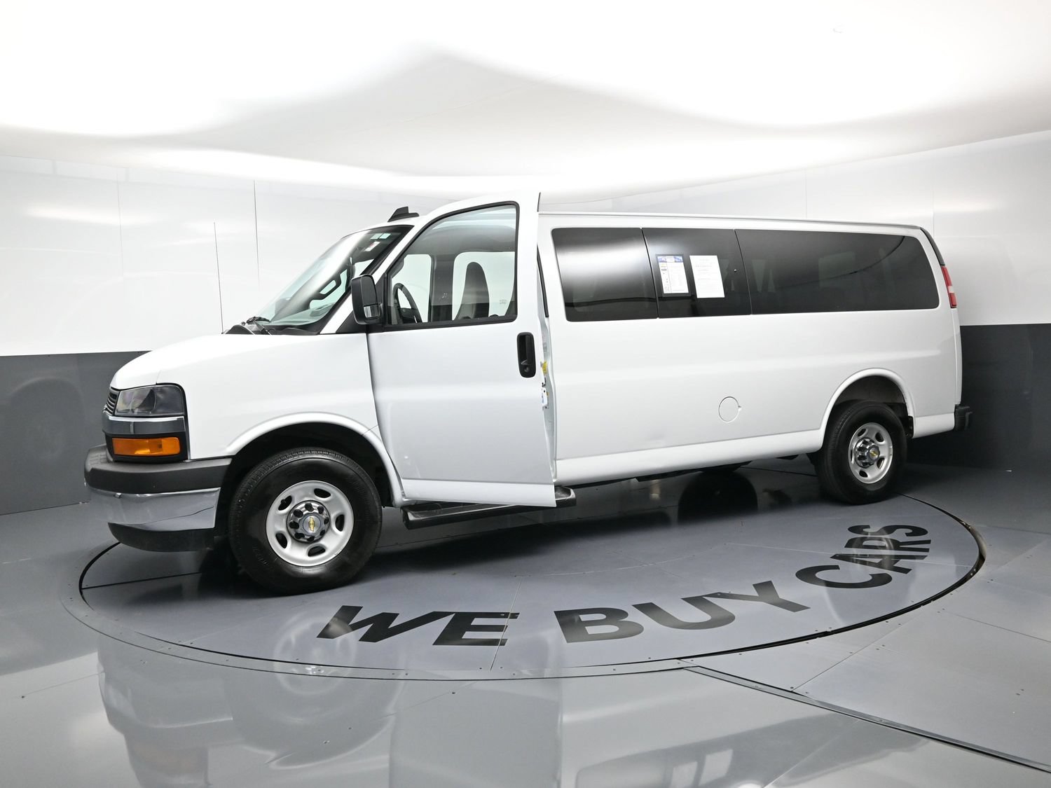 Used 2025 Chevrolet Express 3500 LT w/ LT Preferred Equipment Group RWD image 19
