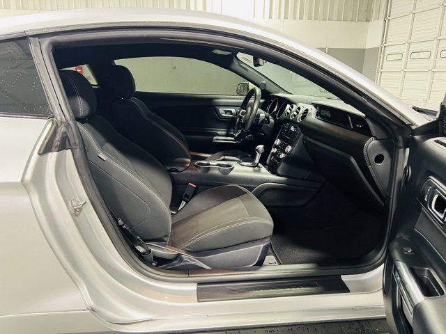 Used 2019 Ford Mustang EcoBoost image 27