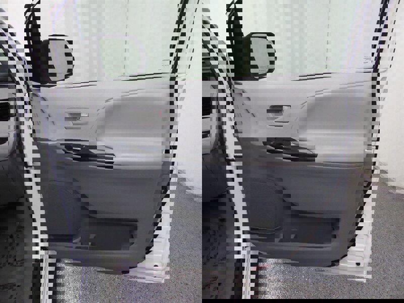 Used 2014 Toyota Sienna LE image 23