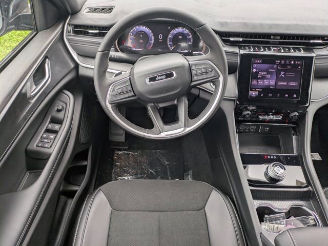 New 2025 Jeep Grand Cherokee Altitude AWD/4WD image 14